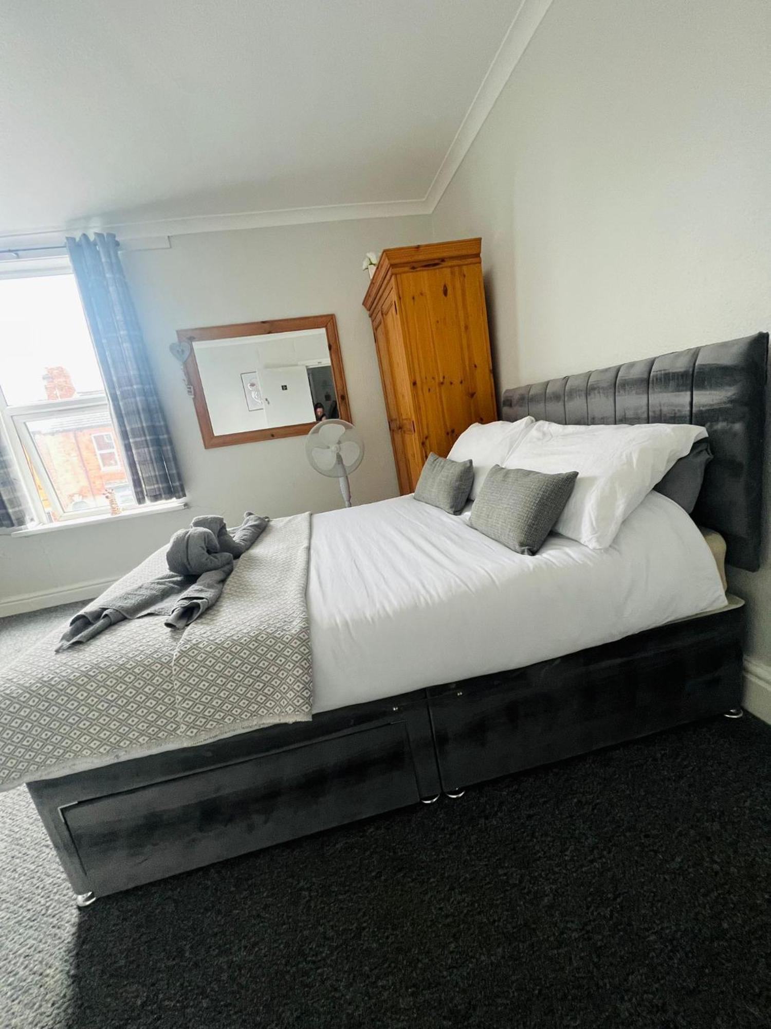 Lincoln City Centre Rooms P&S Ngoại thất bức ảnh